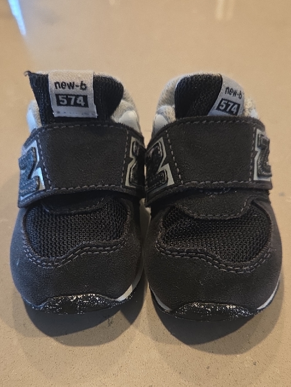 New Balance New-B 574 Toddlers 4.5 Black and White Velcro Sneakers